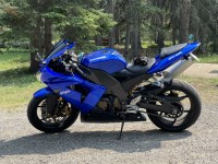 J'ai commandé des carénages bleu brillant pour ma ZX10R 2004 en mars et j'ai été très impressionné. La couleur correspondait PARFAITEMENT à mon réservoir et était bien plus vibrante et nette que la couleur d'origine. J'ai également commandé un kit de boulons bleus, qui a donné un look unique au vélo et m'a fourni toutes les fixations dont j'avais besoin. Je suis très satisfait de mon achat (qui vaut chaque centime) et je recommanderais cette entreprise à tous ceux qui cherchent à améliorer leur look ou à remplacer des carénages endommagés.